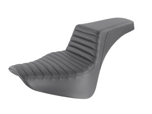Vintage motorcycle seat in black leather, designed for comfort and style on cruiser bikes.